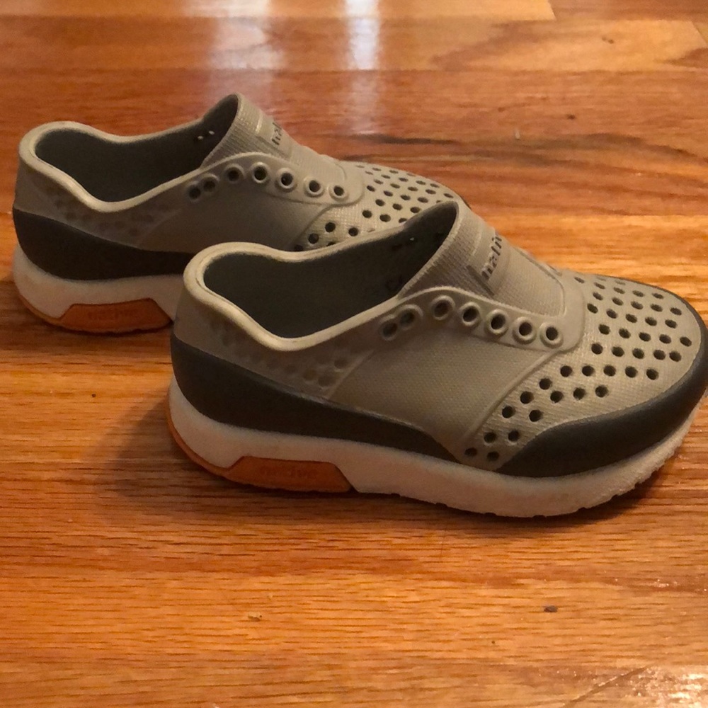 Native shoes - Picture 2 of 3